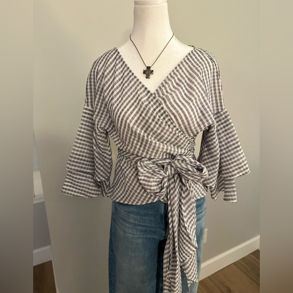 WAYF WRAP TOP - Picture 4 of 9